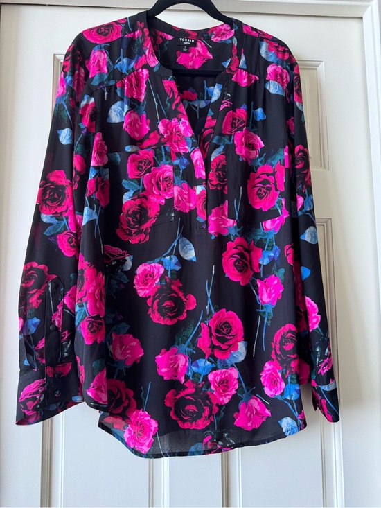 torrid Tops - Torrid Black Floral Split-Neck Blouse in Hot Pink